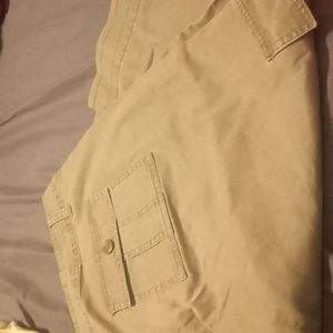 olive colored 3/4 length capris